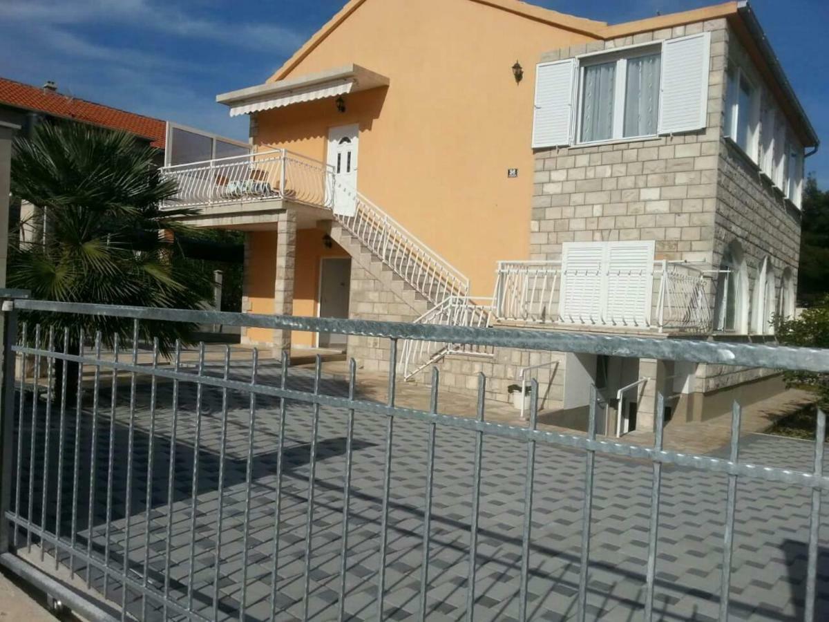 Apartments Alma Orebic Exterior photo